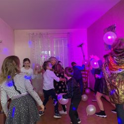 Anniversaire enfants box anim + éclairage tour de salle